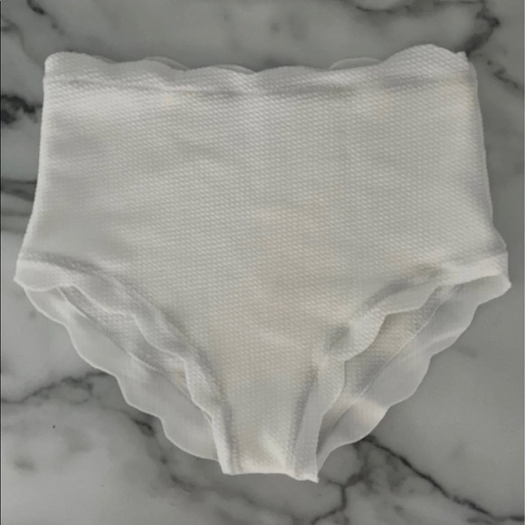 NWT White One Shoulder Scalloped Bikini - Picture 3 of 4